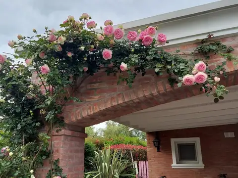 Casa en Venta con 2 cocheras