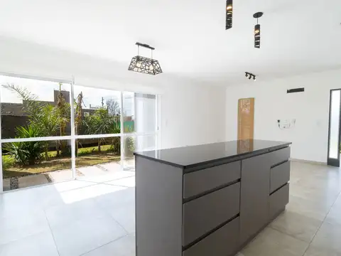 CASA EN VENTA 2 DORMITORIOS PUNTA CHACRA ROLDAN