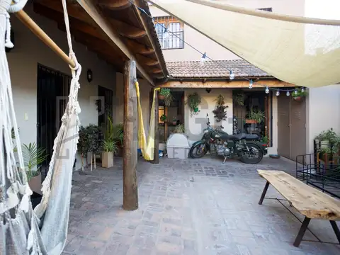 Casa 4 ambientes con 2 baños