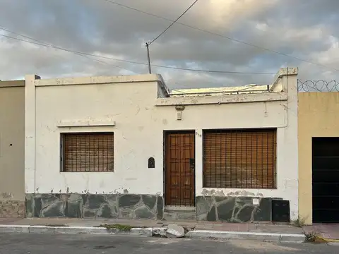 VENTA Casa 2 dormitorios. Mitre Nº318
