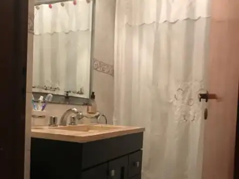 VENTA - TAPIALES - EXCELENTE DUPLEX 4 AMBIENTES CON GARAJE AL FRENTE