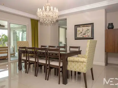 Casa en Alquiler con 1 cochera