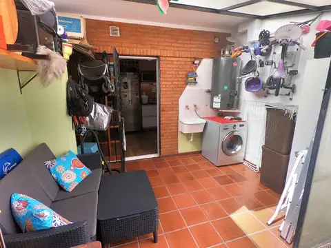 Depto Tipo Casa 5 ambientes con 2 baños