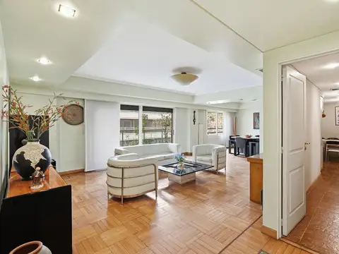 Departamento de 4 ambientes con dependencia y cochera con amenities en venta en Palermo Chico