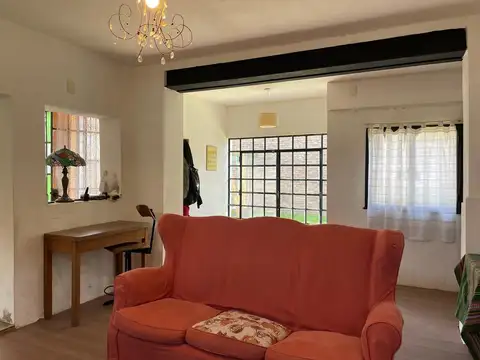 Casa 4 ambientes con 2 baños