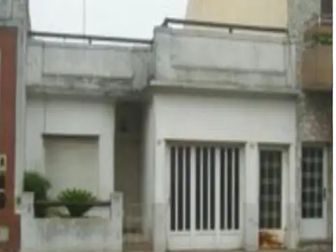 Espectacular Lote de 7.80 x 35.40 en Lisandro de la Torre 1.200