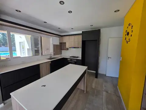 Casa en Alquiler al Este