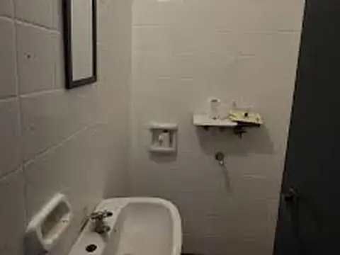 ALQUILER - LOCAL DE 80 M2 - PLENO CENTRO COMERCIAL CASEROS