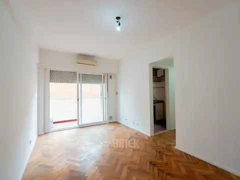 AV. AVELLANEDA AL 1800 - IMPECABLE BALCON TODO SOL