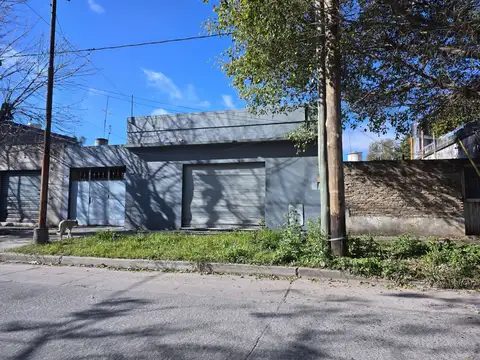 Casa mas departamento al fondo gge para 2 auto local negocio al frente