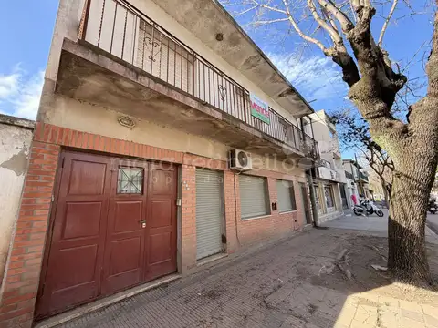 CASA EN VENTA DE 4 DORMITORIOS EN EL CENTRO CHASCOMUS LAGUNA