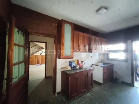 CASA EN VENTA DE 4 DORMITORIOS EN EL CENTRO CHASCOMUS LAGUNA