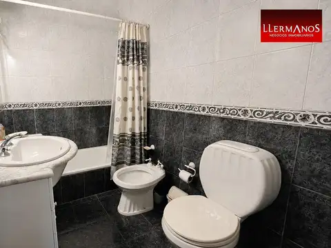Venta Casa  4 amb 3 dormiorios,Villa Adelina con Patio