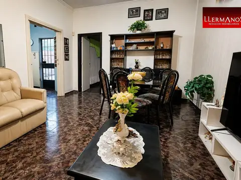 Venta Casa  4 amb 3 dormiorios,Villa Adelina con Patio
