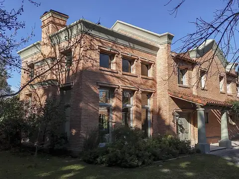 ESPECTACULAR CASA EN LOTE CENTRAL DE MAYLING CLUB DE CAMPO