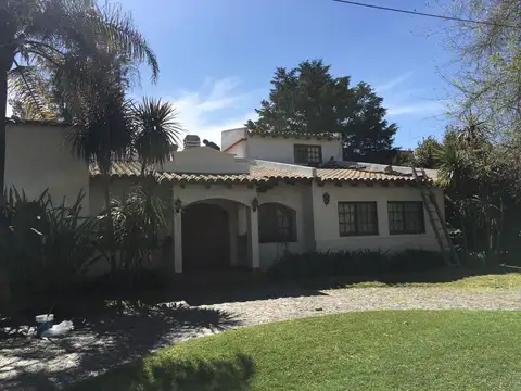 Casa en Venta con 3 cocheras