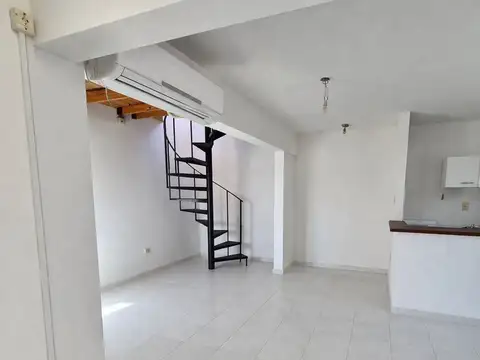 Depto Tipo Casa 2 ambientes con 1 baño