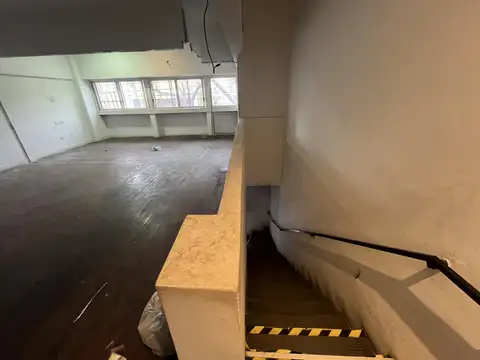 Alquiler: Galpón / Deposito con oficinas y entrada de camiones en Villa Crespo (Mixtura 3)