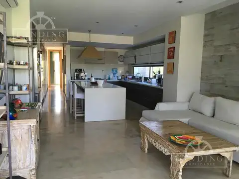 Casa en Venta en Albanueva, USD 2.200.000