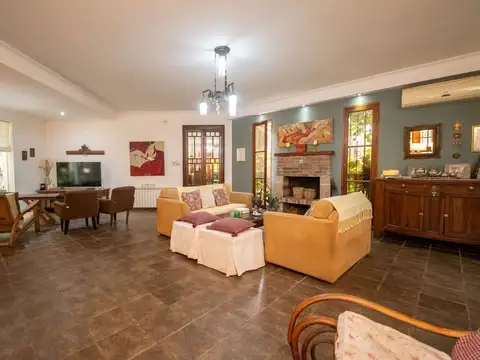 Casa 7 ambientes con 3 baños