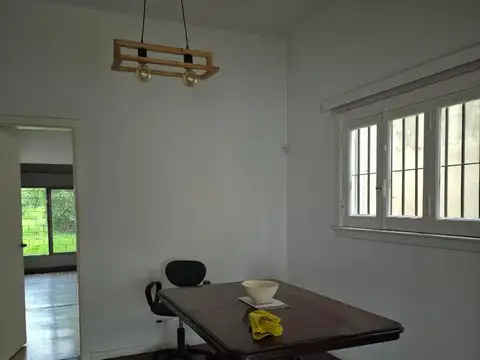 Casa en Alquiler con 2 cocheras