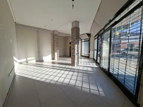 Local en Alquiler en Parque Chacabuco, $ 990.000