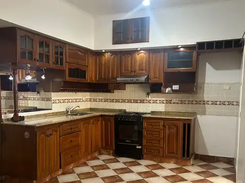 Casa 4 ambientes con 2 baños