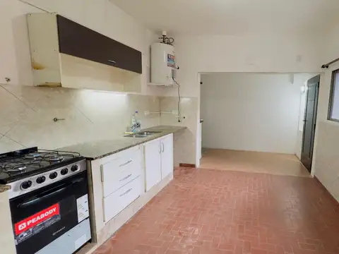 Departamento en planta baja con patio y lavadero