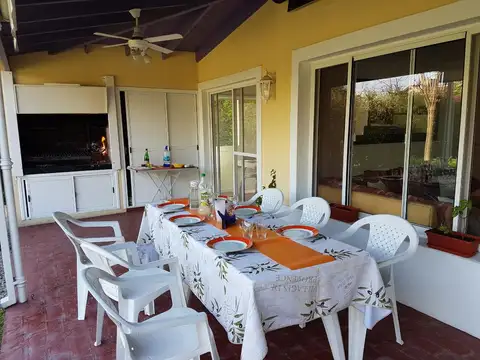 Casa en Alquiler Temporal con 2 cocheras