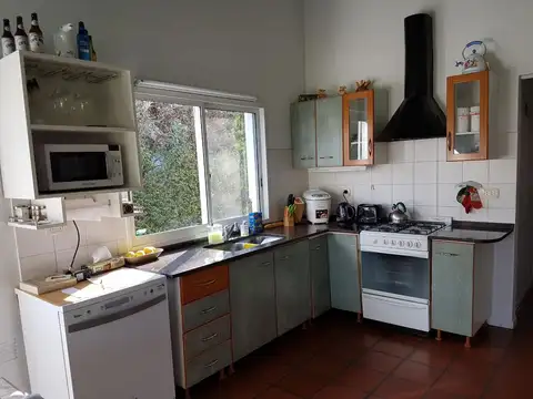 Casa 5 ambientes con 2 baños