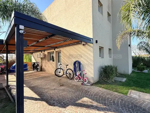 Casa 6 ambientes con 3 baños