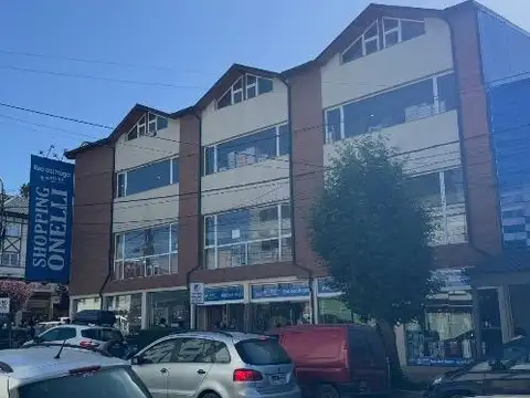 Edificio comercial en alquiler, esquina estratégica 1000 m2