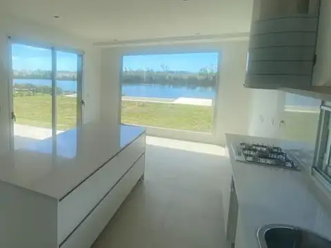 Casa en Venta con 4 cocheras