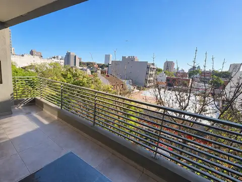Departamento de dos ambiente grande con balcon terraza en Saavedra