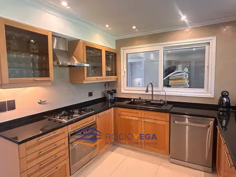 Casa 4 ambientes con 4 baños