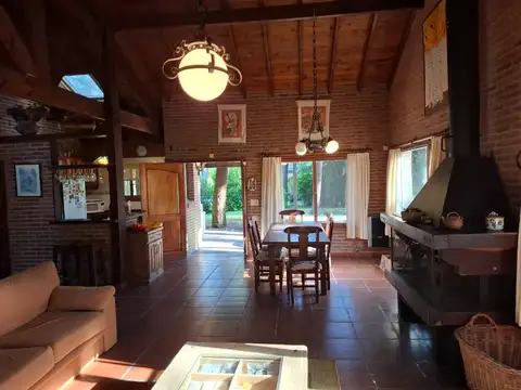 Casa en Venta con 2 cocheras