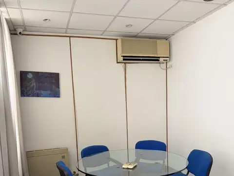 Oficina 4 ambientes con 2 baños