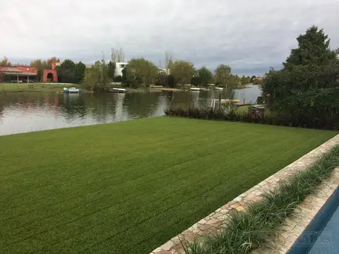 Casa a la laguna con 5 dormitorios en venta en Santa Barbara