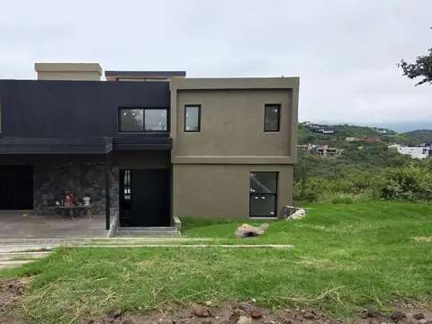 Casa en venta - 3 Dormitorios - La Deseada, Calera