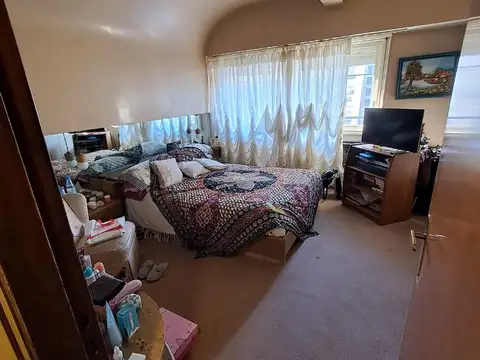 CUATRO  AMBIENTES CON DEP.SERV. BALCON BAULERA Y COCHERA METROS CUENCA