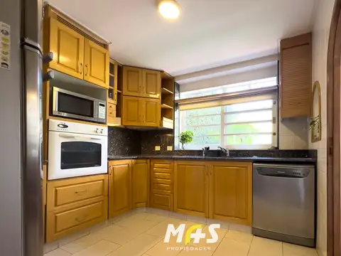 Casa en alquiler con jardín, piscina y quincho independiente | Agronomía