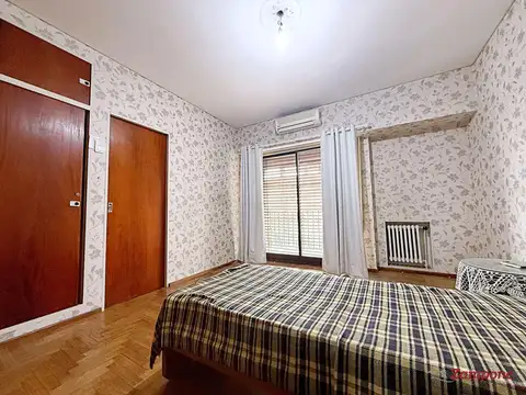 Casa 8 ambientes con 2 baños
