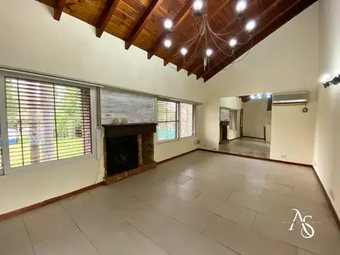 Casa en Alquiler con 4 cocheras