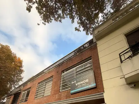 Impecable Triplex en Venta con Doble cochera cubierta y parrilla