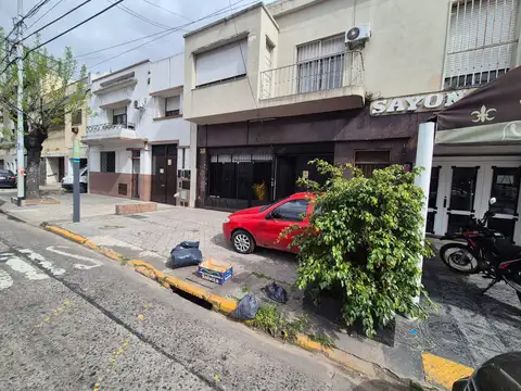 LOCAL COMERCIAL – 94 m² – AV. HIPÓLITO YRIGOYEN Av. Hipólito Yrigoyen al 900 – Piñeyro, Avellaneda