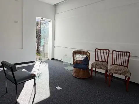 Casa apta oficinas consultorios 3 cocheras Centro