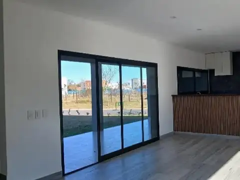 Casa en Alquiler en Presidente Derqui, USD 1.600