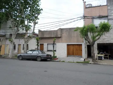 CASA   DEPTO 5 AMBIENTES C/ COCHERA EN VENTA
