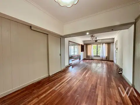 ¡Oportunidad! Casa con 4 dormitorios. Garage. San Cayetano.