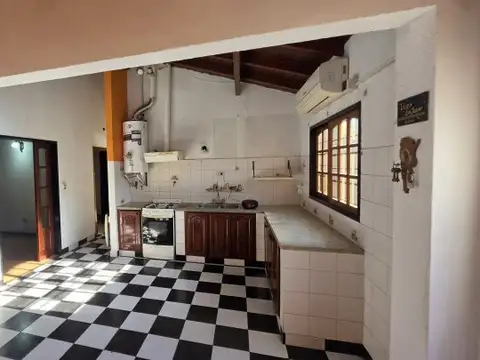 CASA AMPLIA EN ALQUILER EN ITUZAINGO